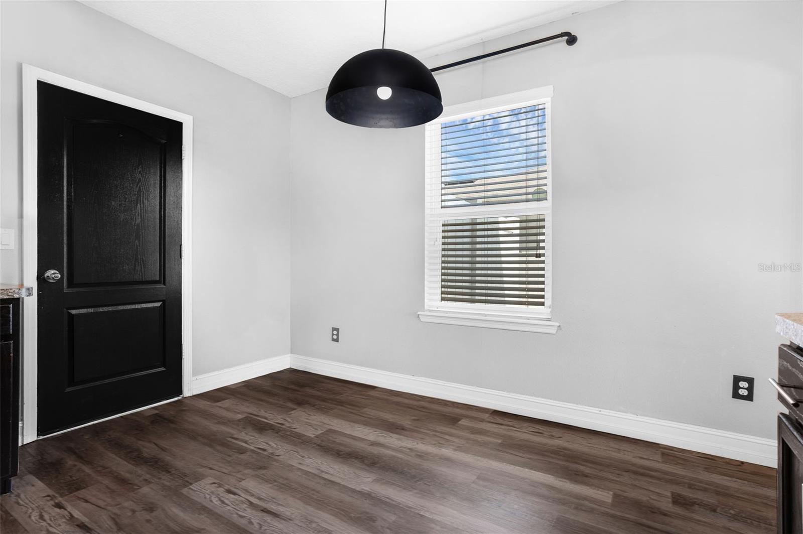 Image 15 of 39 For 726 Black Eagle Drive