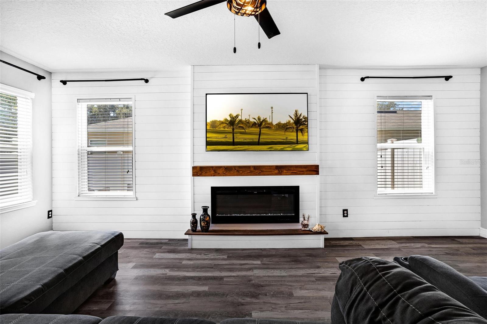 Image 5 of 39 For 726 Black Eagle Drive