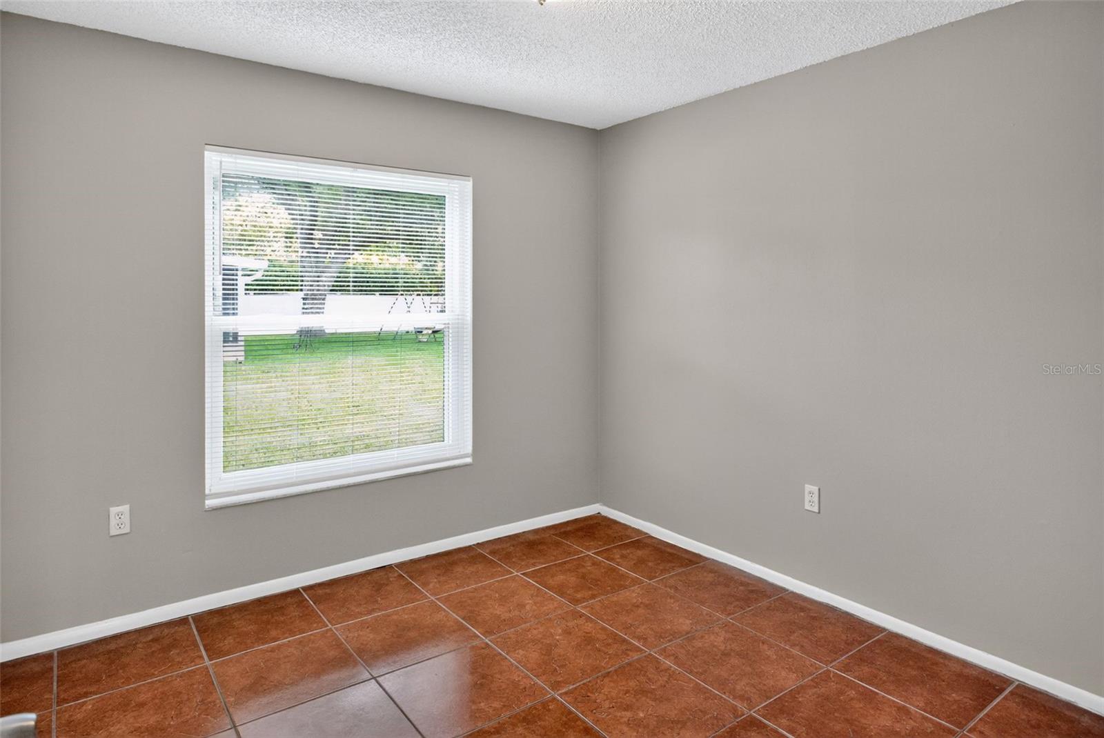 Image 12 of 19 For 1150 Russell Avenue
