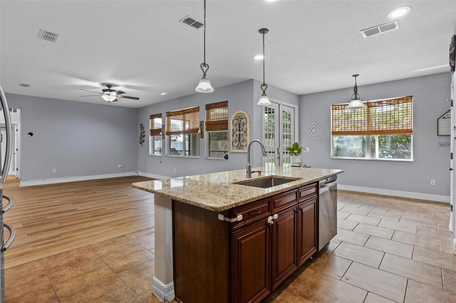 Image 10 of 48 For 552 Seaside Cove Street