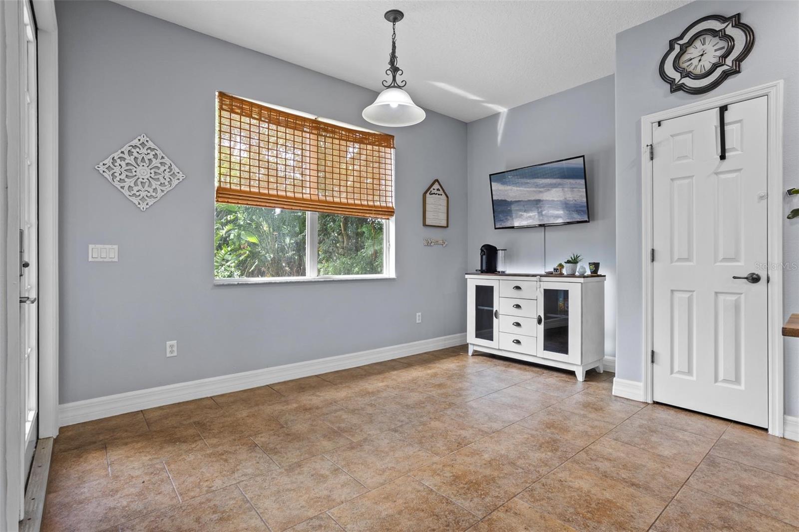 Image 11 of 48 For 552 Seaside Cove Street
