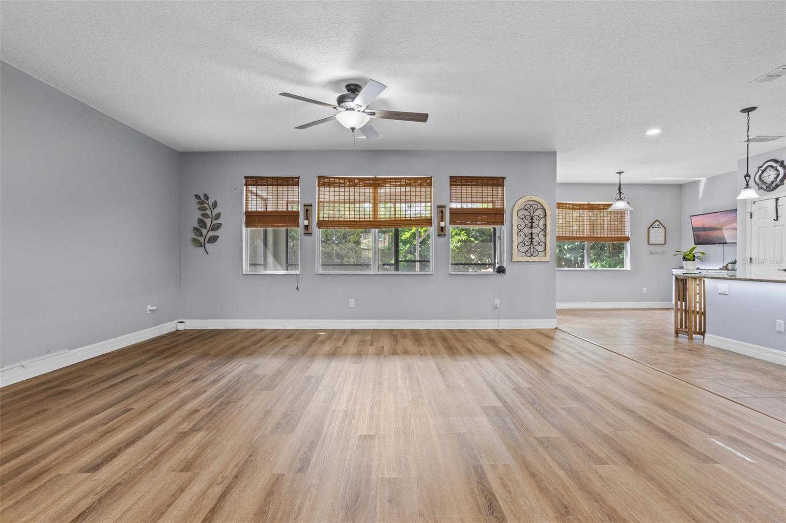 Image 12 of 48 For 552 Seaside Cove Street