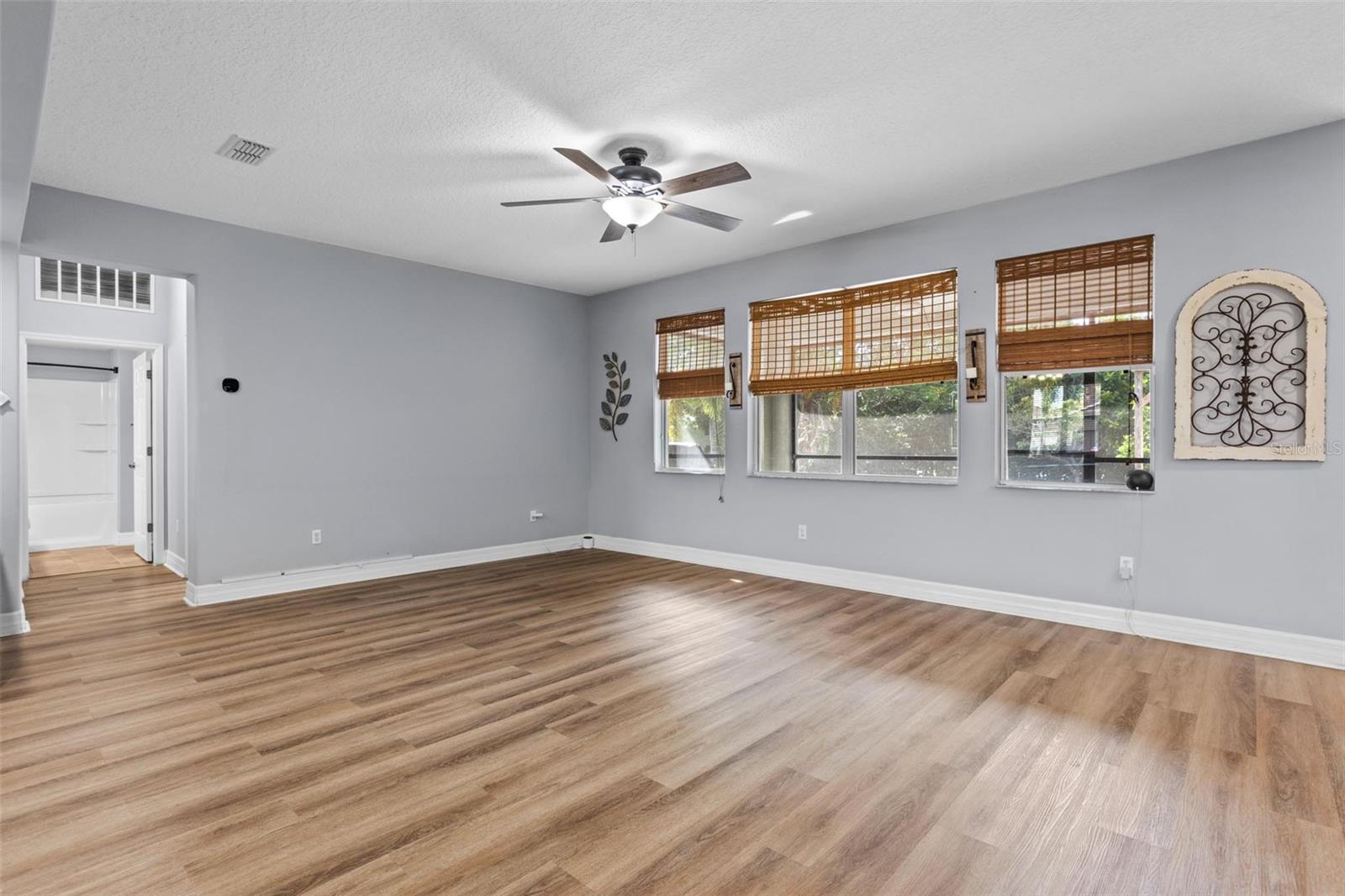 Image 13 of 48 For 552 Seaside Cove Street