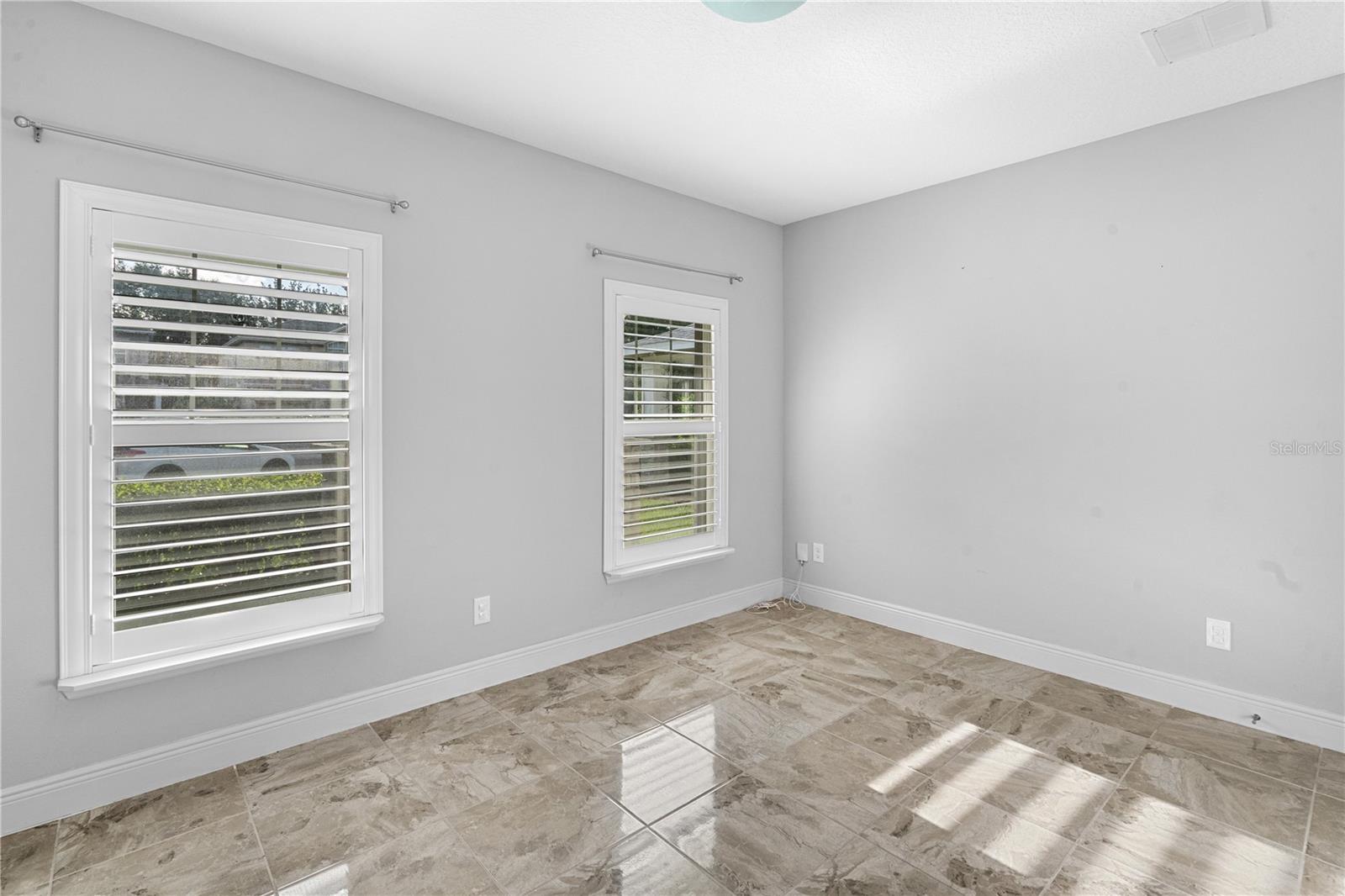 Image 12 of 20 For 2812 Roseglen Way