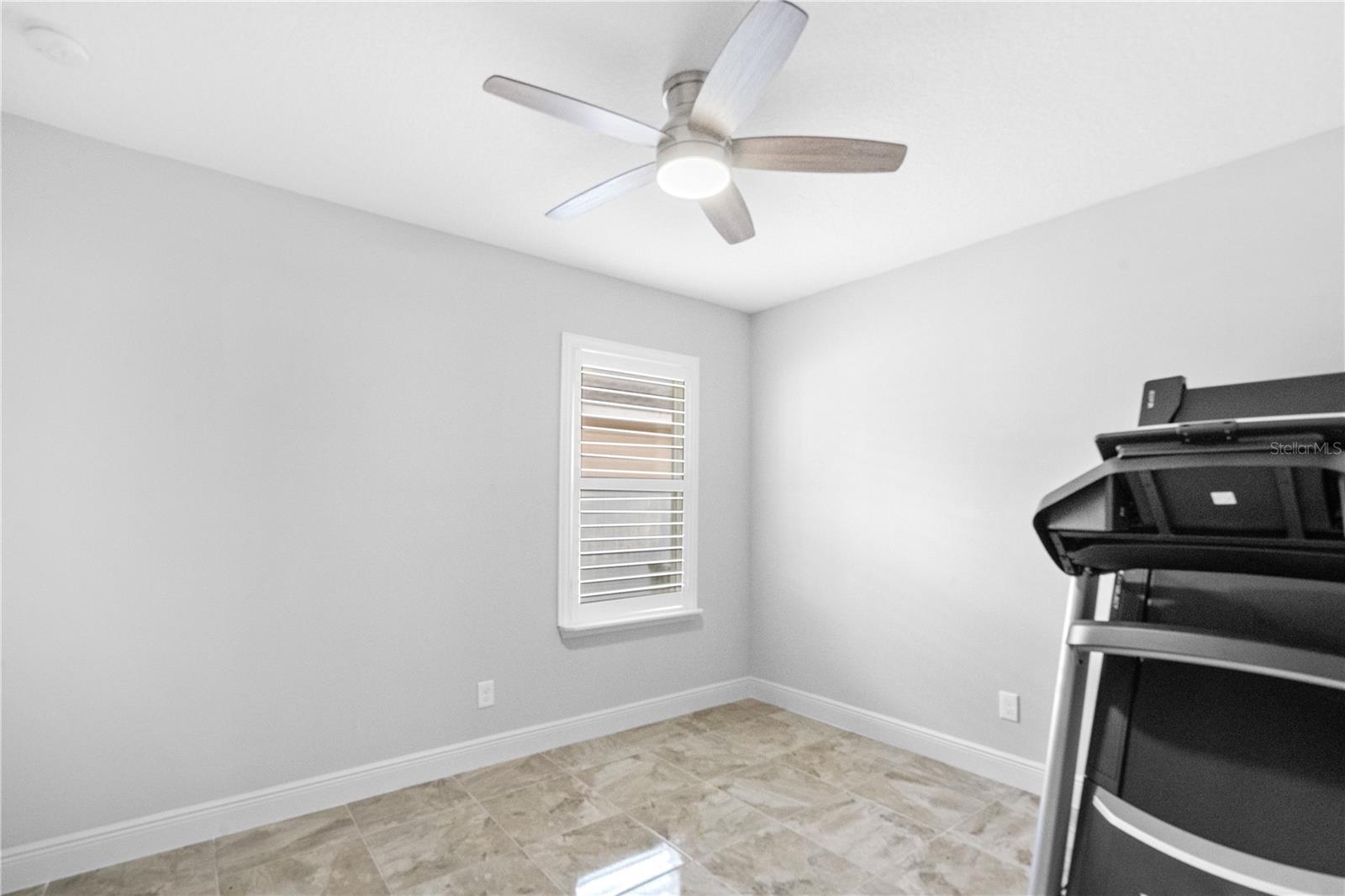 Image 15 of 20 For 2812 Roseglen Way