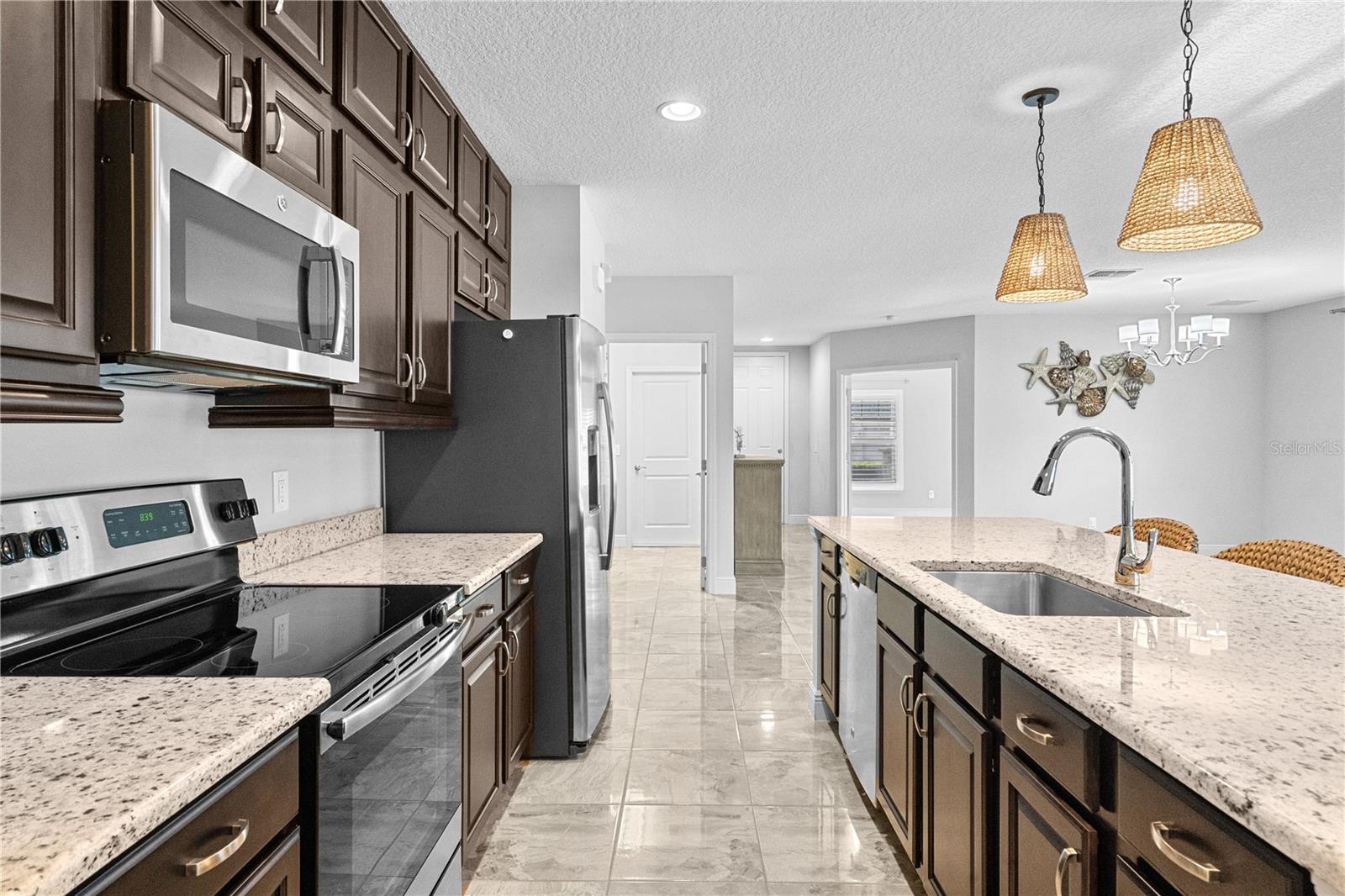 Image 3 of 20 For 2812 Roseglen Way