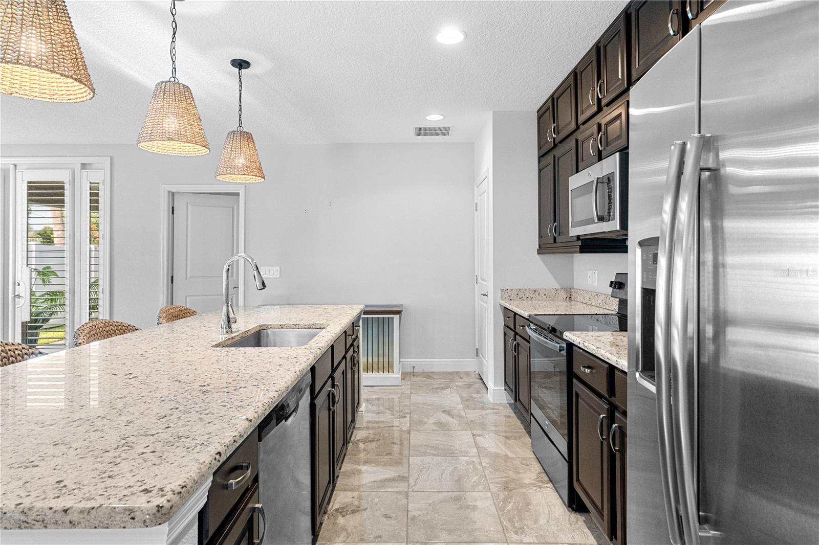 Image 4 of 20 For 2812 Roseglen Way