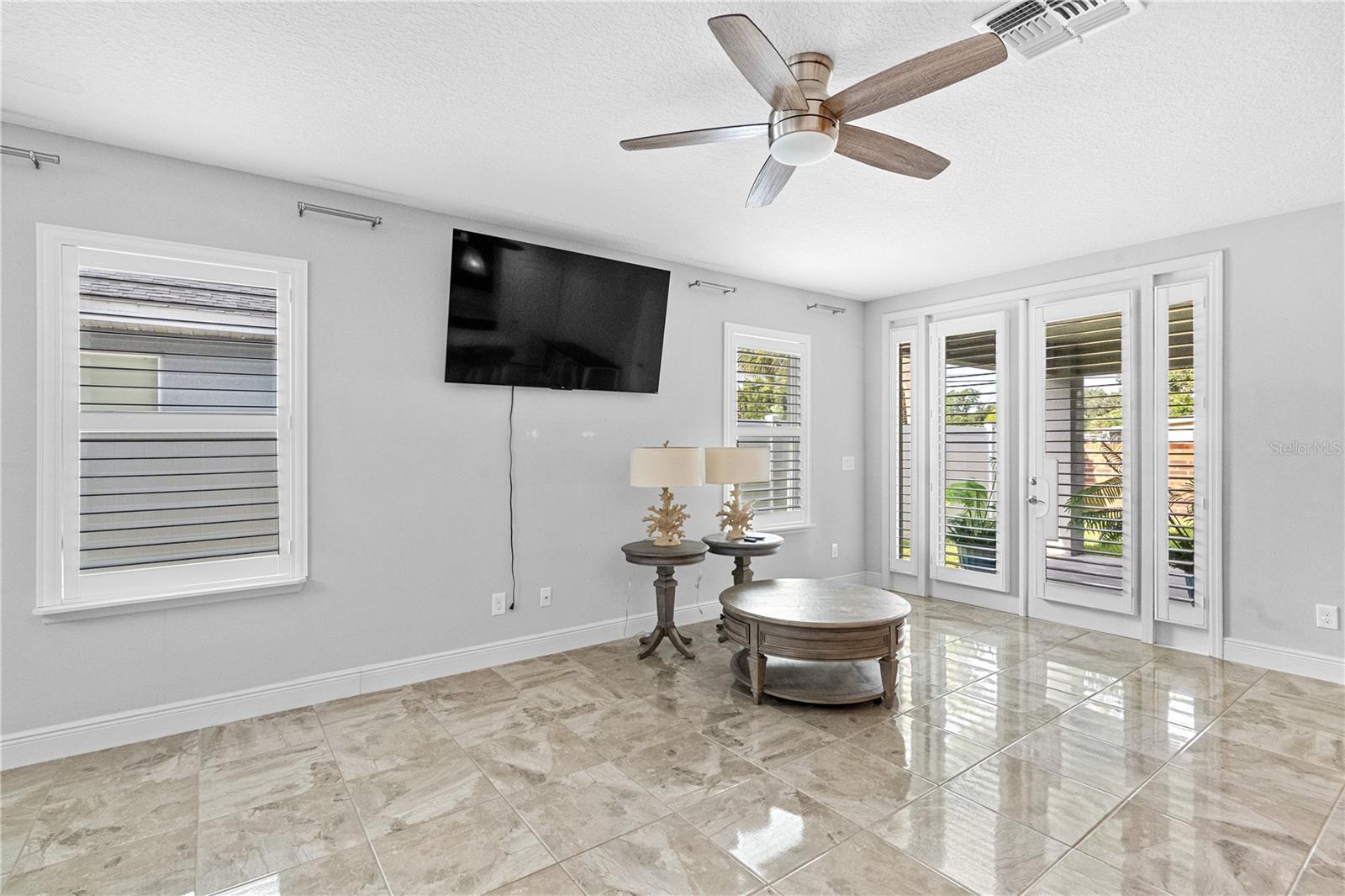 Image 5 of 20 For 2812 Roseglen Way