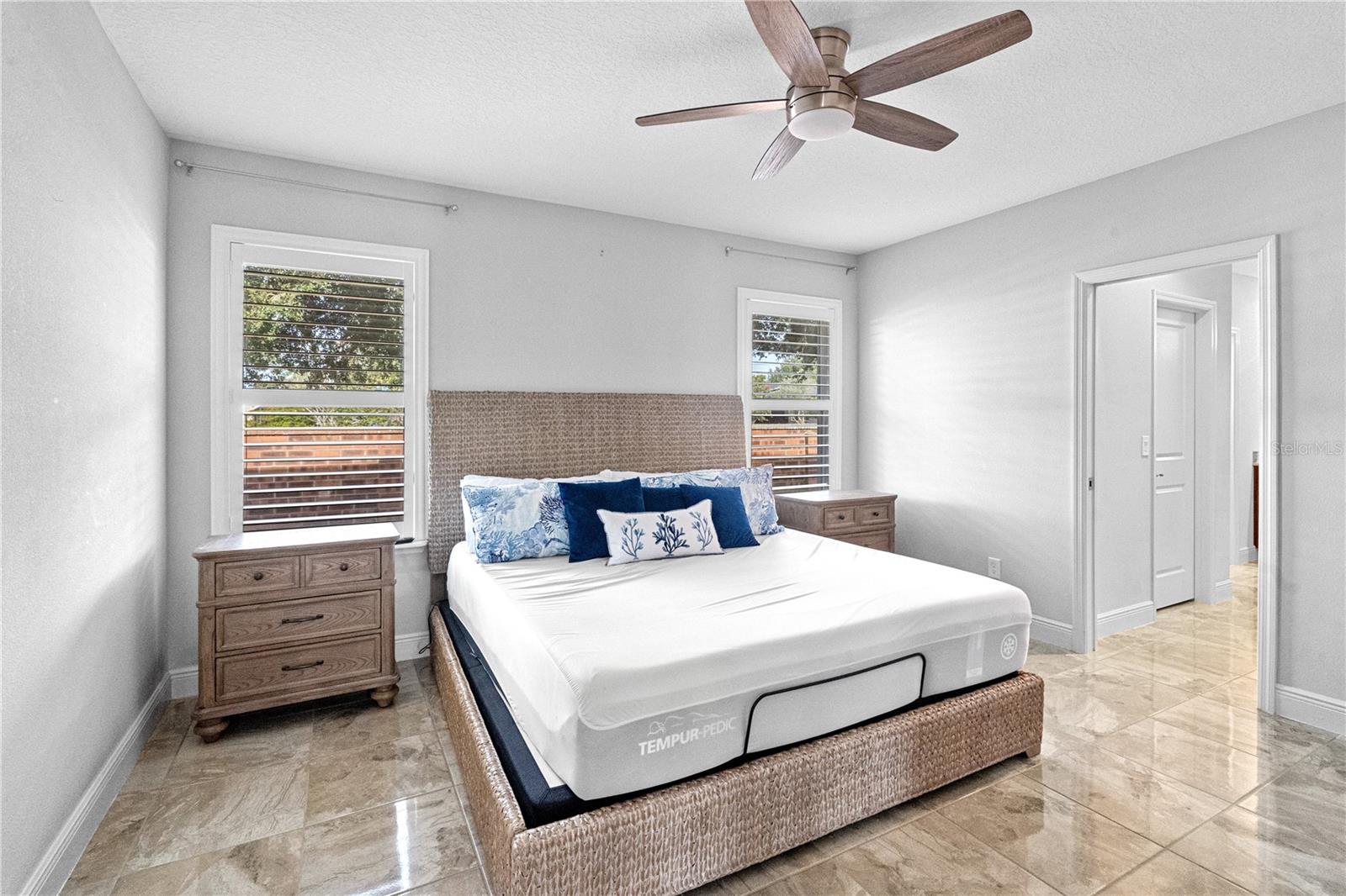 Image 8 of 20 For 2812 Roseglen Way