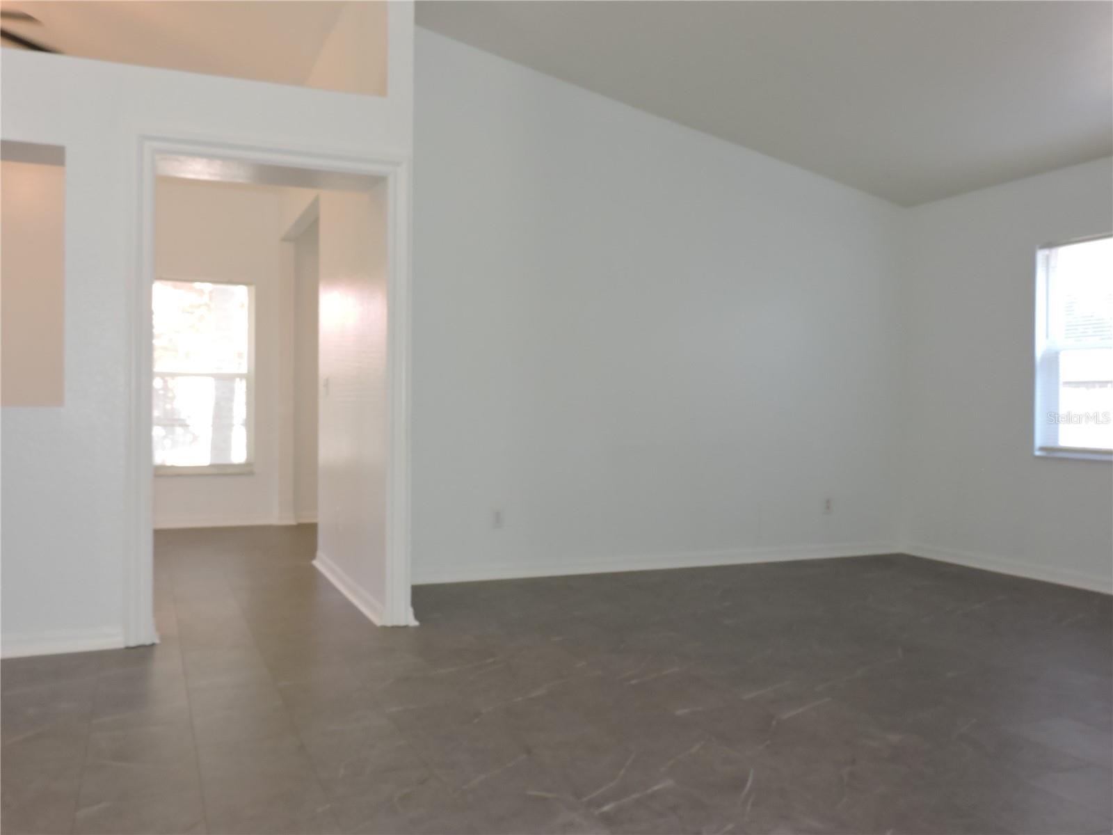 Image 4 of 20 For 464 Breezeway Drive
