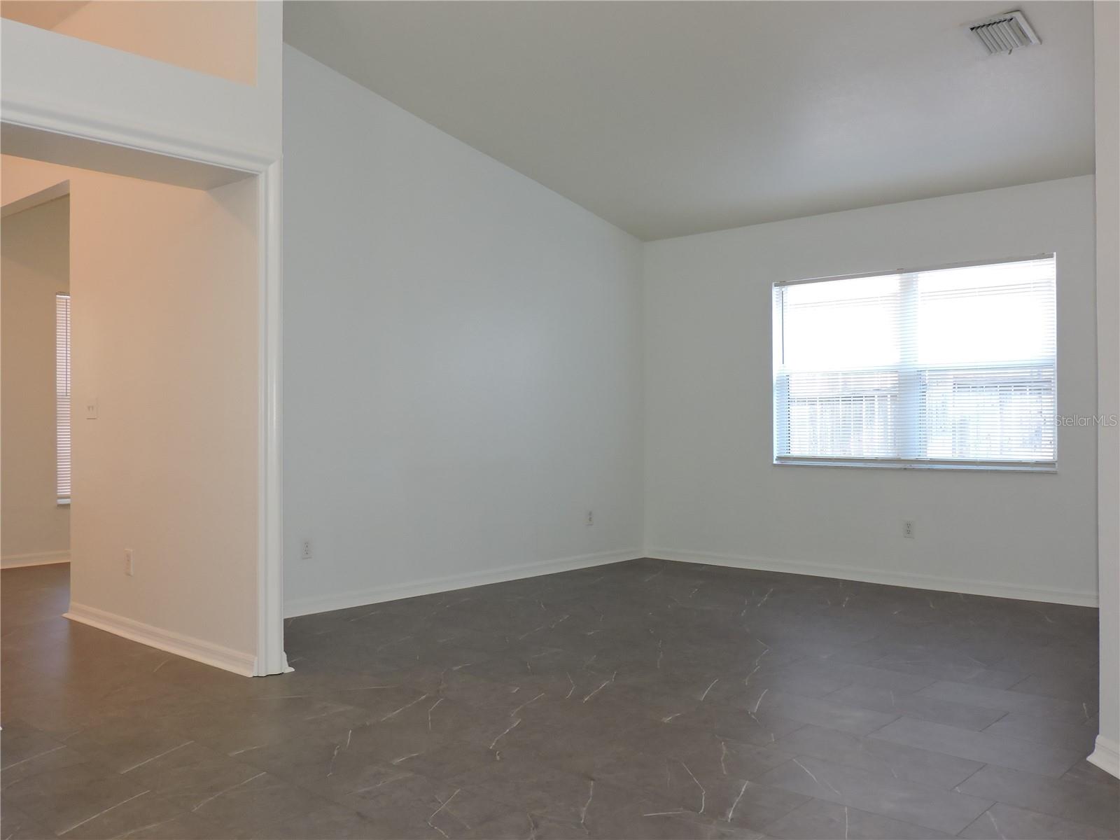 Image 7 of 20 For 464 Breezeway Drive