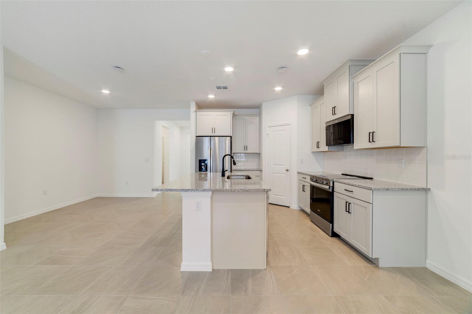 Image 6 of 26 For 663 Clark Street