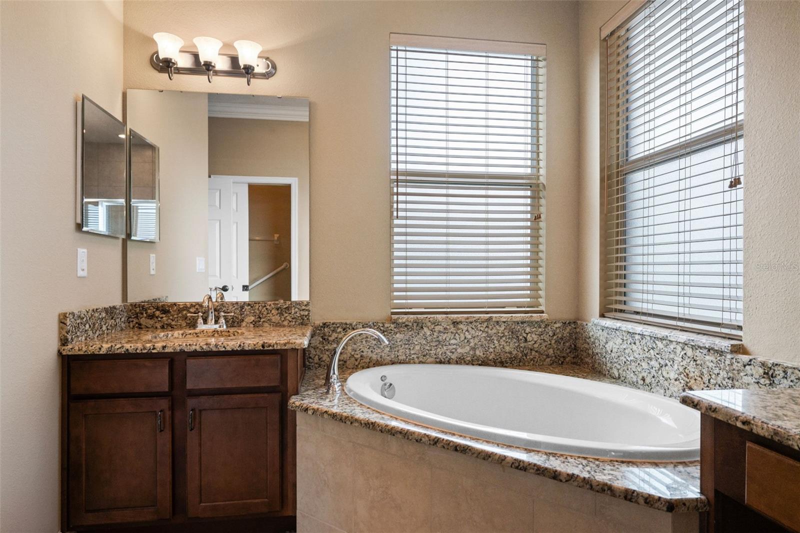 Image 24 of 34 For 4414 Azure Isle Way