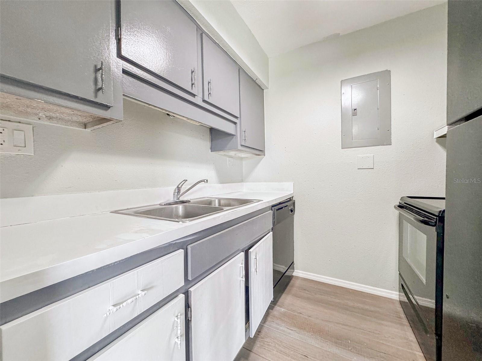 Image 9 of 22 For 3075 Aaron Burr Avenue Q-6