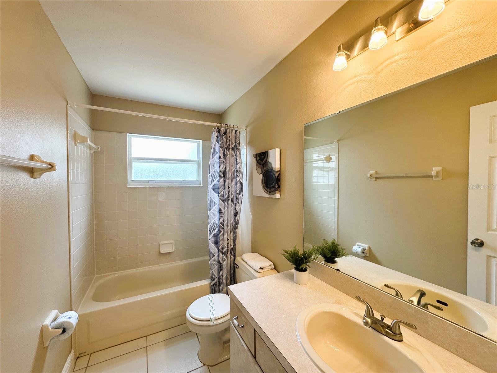 Image 20 of 28 For 820 Briargrove Avenue