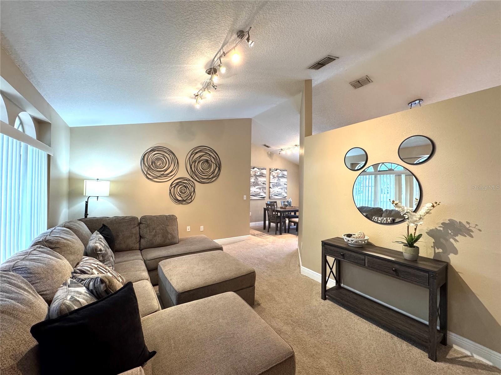 Image 3 of 28 For 820 Briargrove Avenue