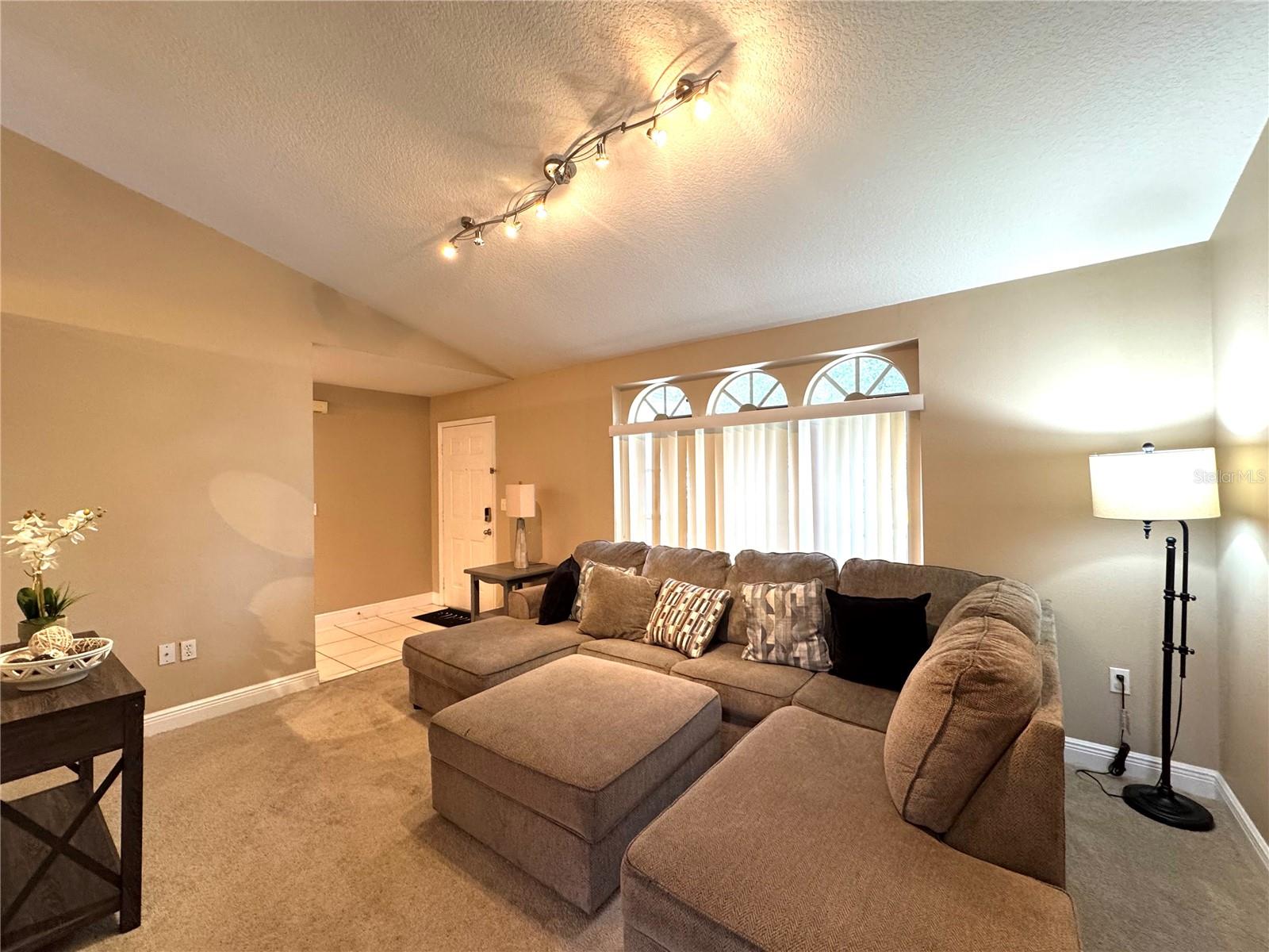 Image 4 of 28 For 820 Briargrove Avenue