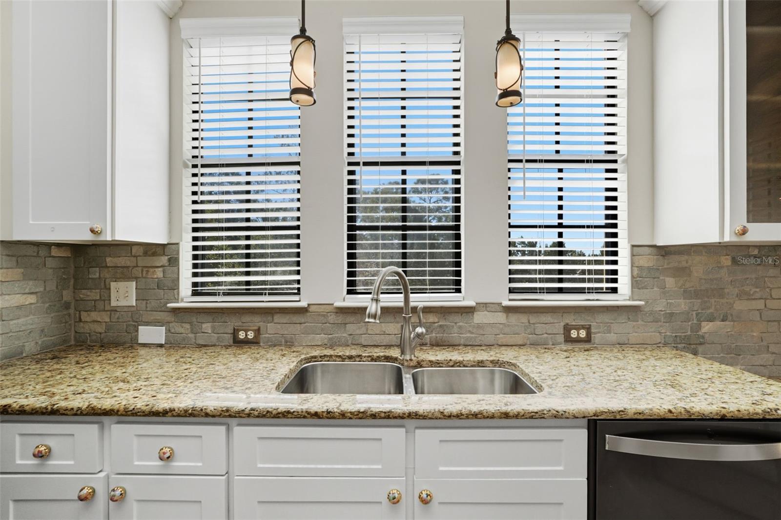 Image 21 of 74 For 501 Mirasol Circle 424
