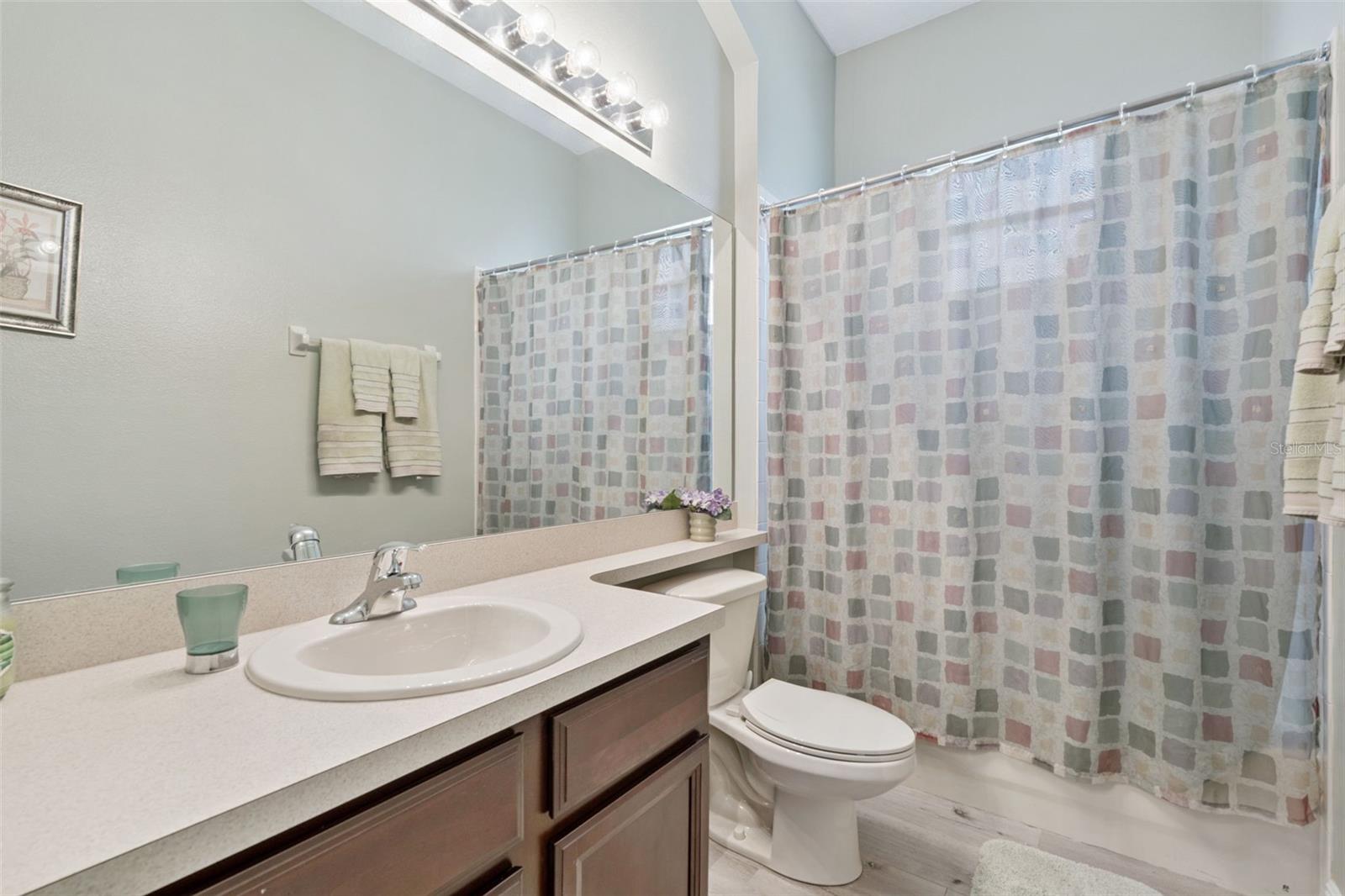 Image 10 of 44 For 529 Johns Landing Way