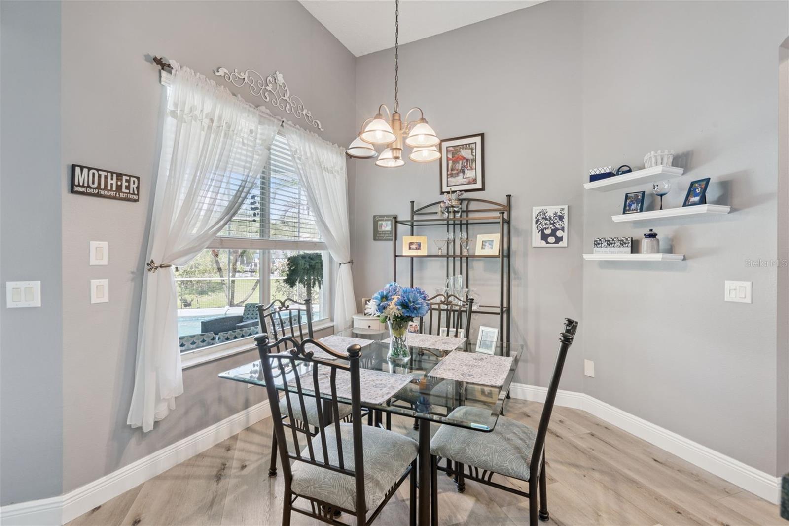 Image 18 of 44 For 529 Johns Landing Way