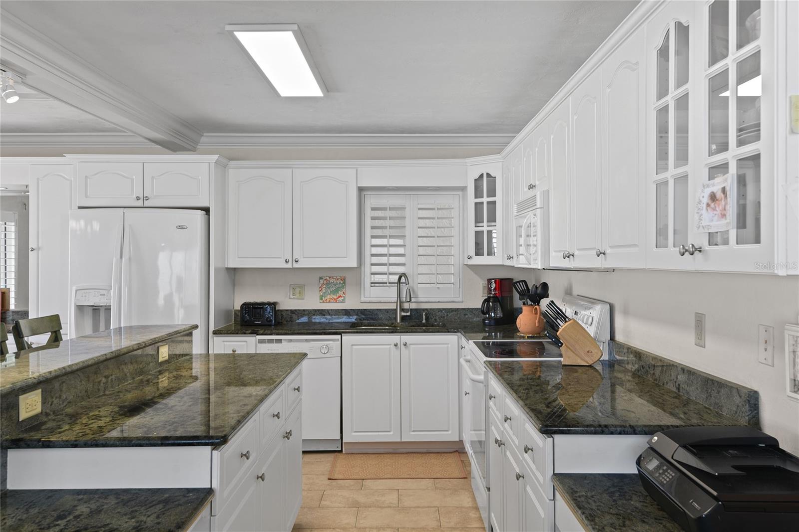 Image 18 of 41 For 5501 Atlantic Avenue 2010