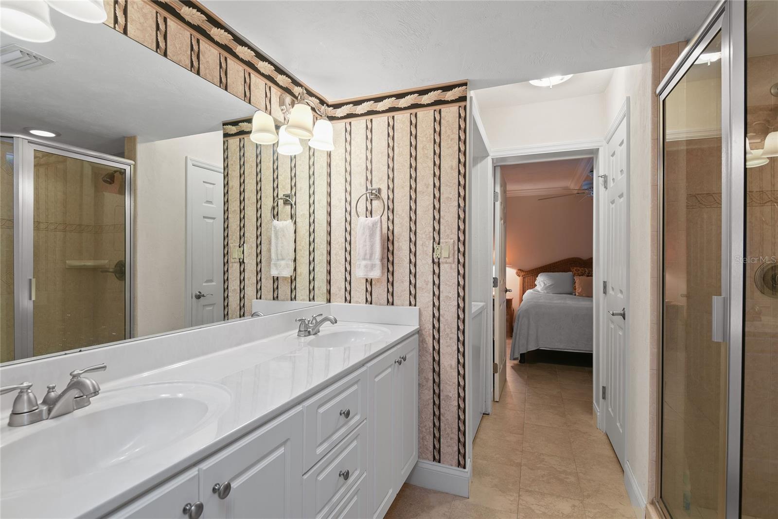 Image 33 of 41 For 5501 Atlantic Avenue 2010