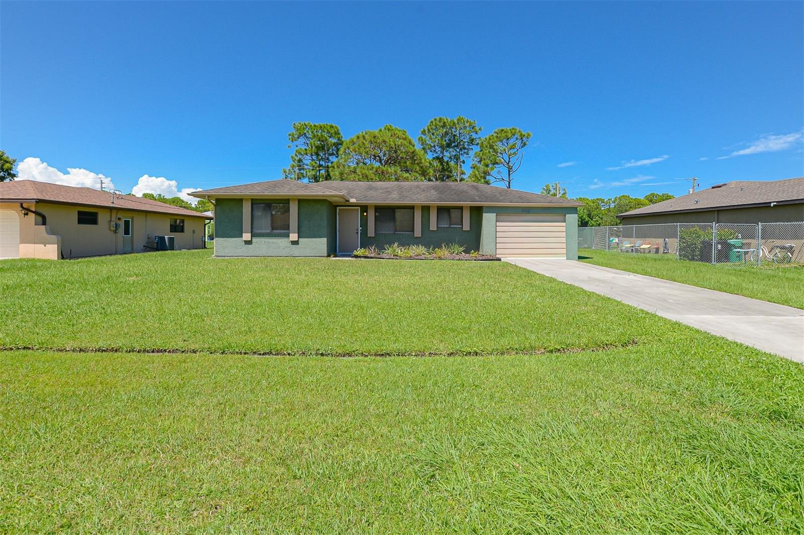 Image 2 of 26 For 2565 Dogwood Avenue