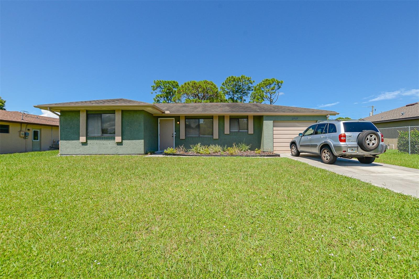 Image 3 of 26 For 2565 Dogwood Avenue