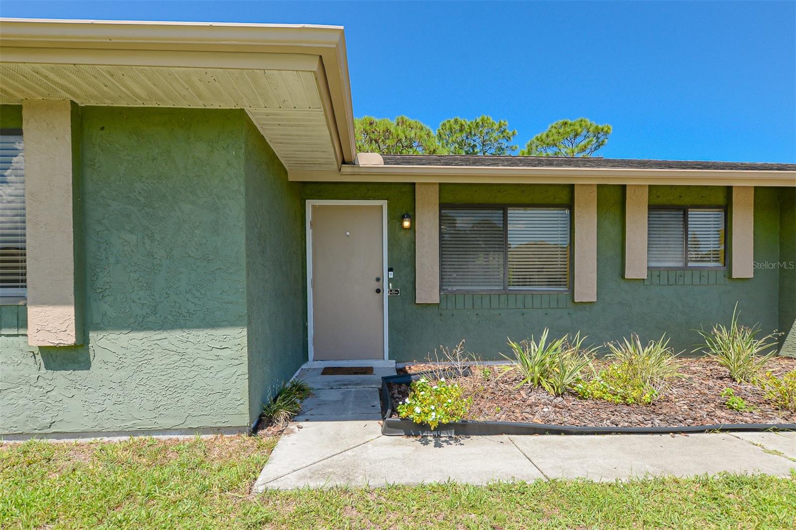 Image 5 of 26 For 2565 Dogwood Avenue