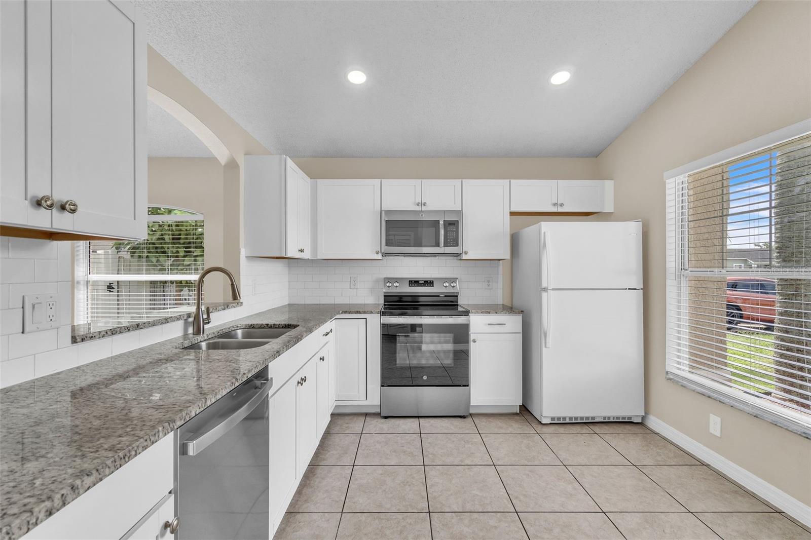 Image 10 of 29 For 13237 Greenpointe Drive