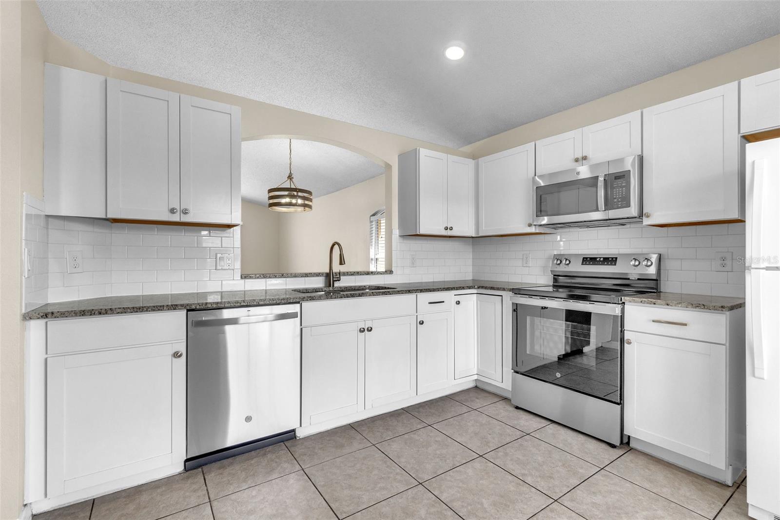 Image 11 of 29 For 13237 Greenpointe Drive