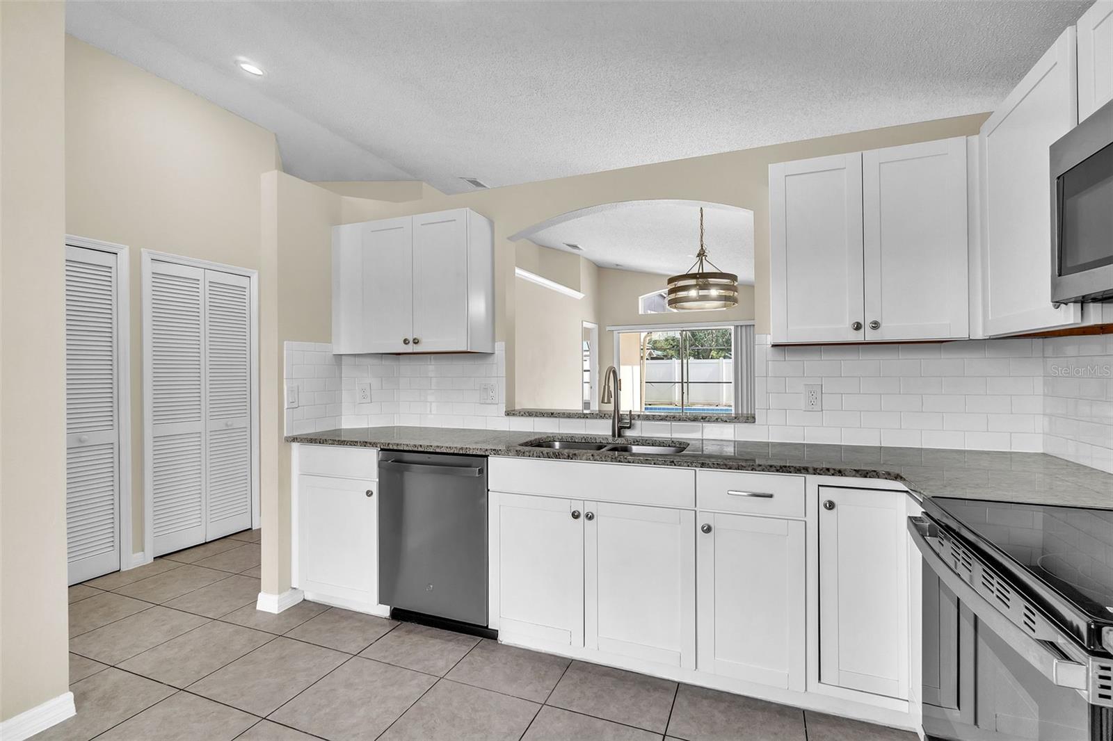 Image 12 of 29 For 13237 Greenpointe Drive