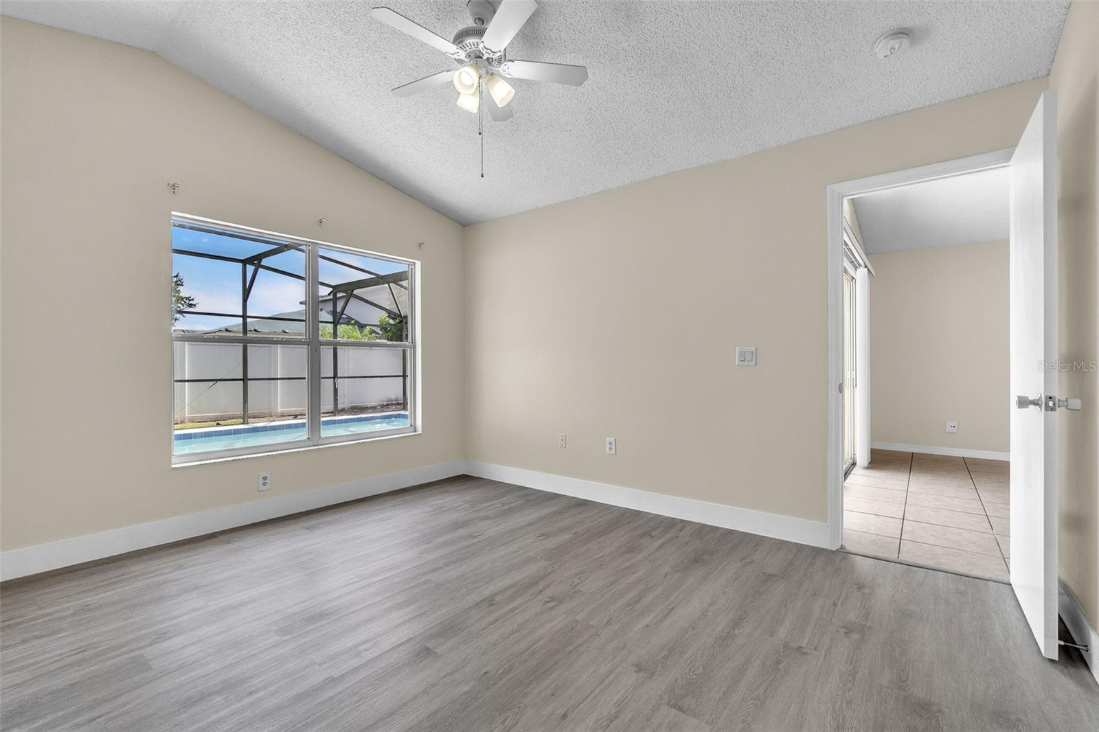 Image 14 of 29 For 13237 Greenpointe Drive