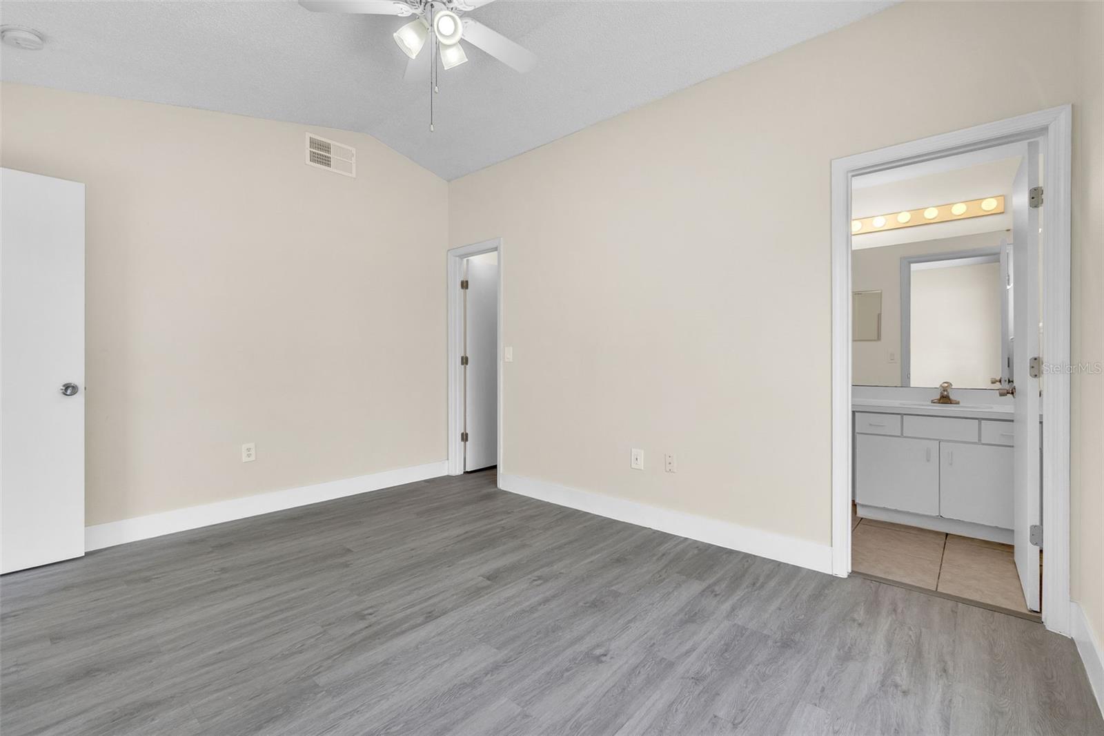 Image 15 of 29 For 13237 Greenpointe Drive