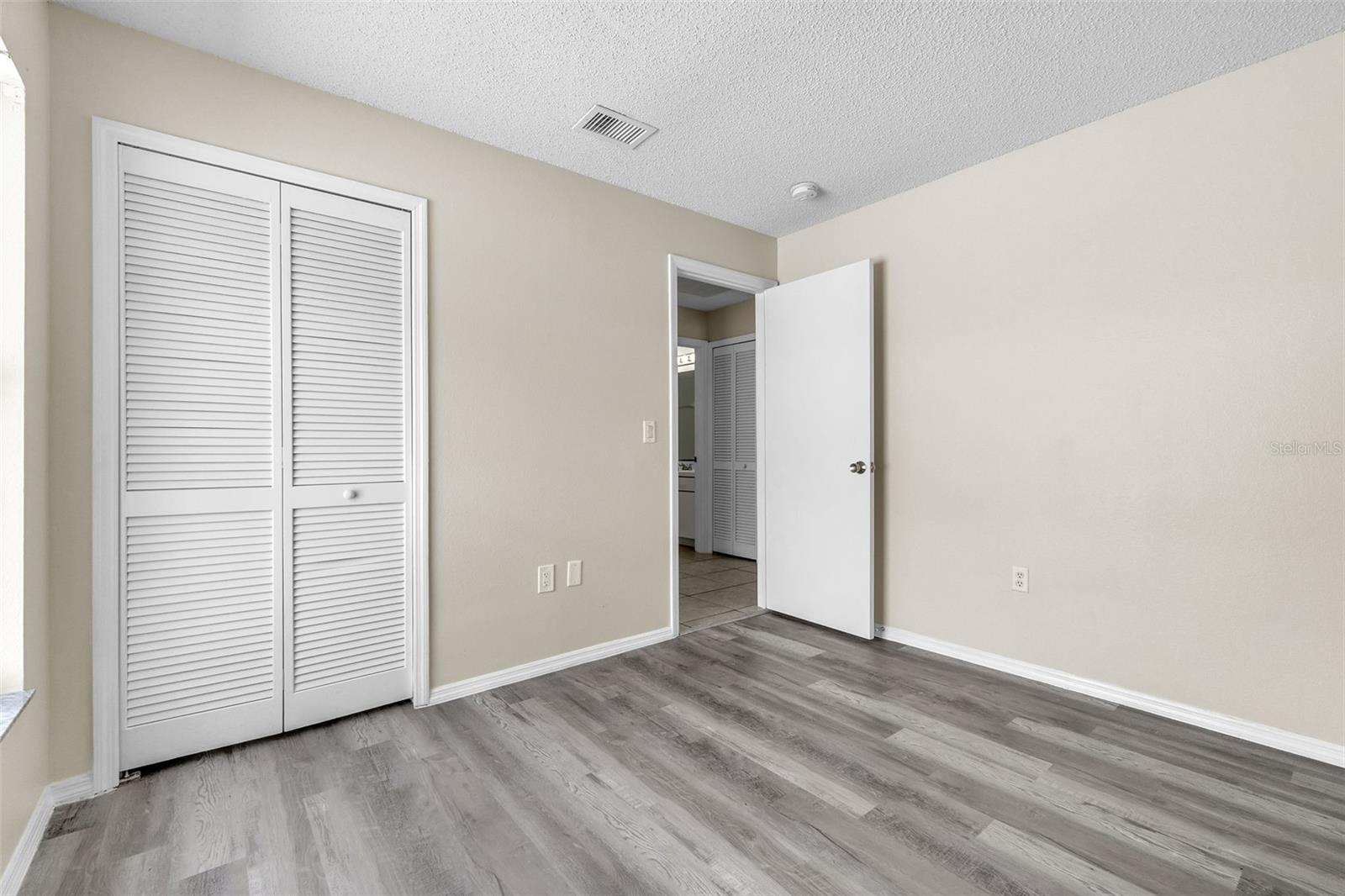 Image 19 of 29 For 13237 Greenpointe Drive
