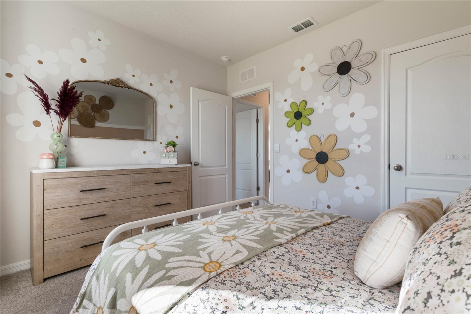 Image 17 of 25 For 195 Amberwood Way