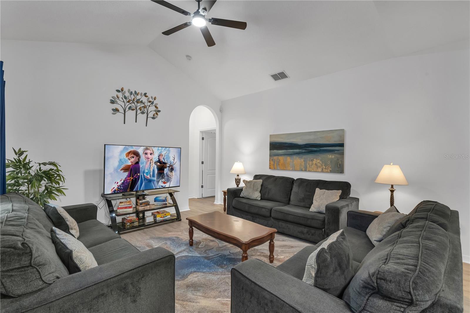 Image 11 of 52 For 8821 Kensington Court