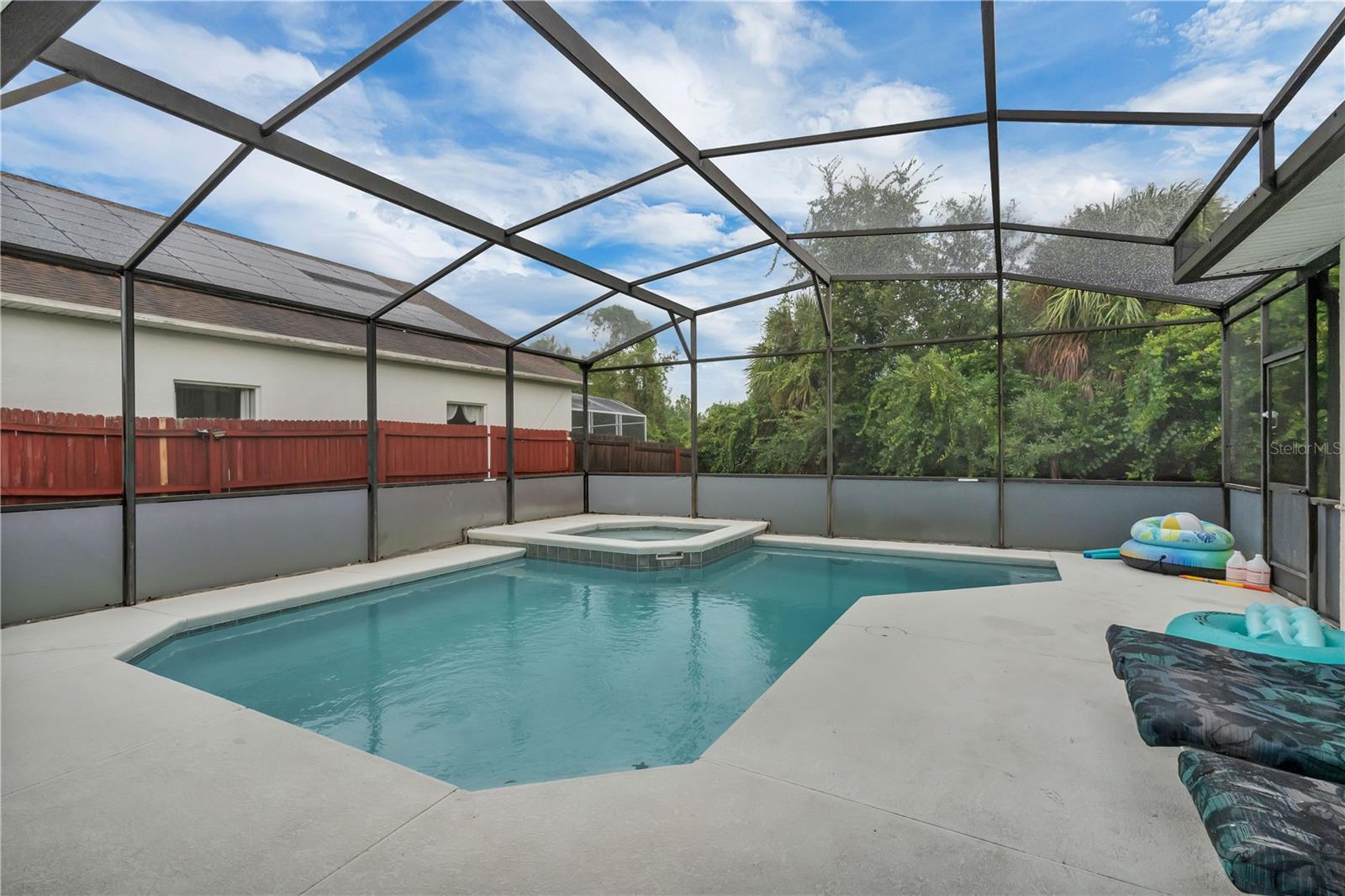 Image 37 of 52 For 8821 Kensington Court