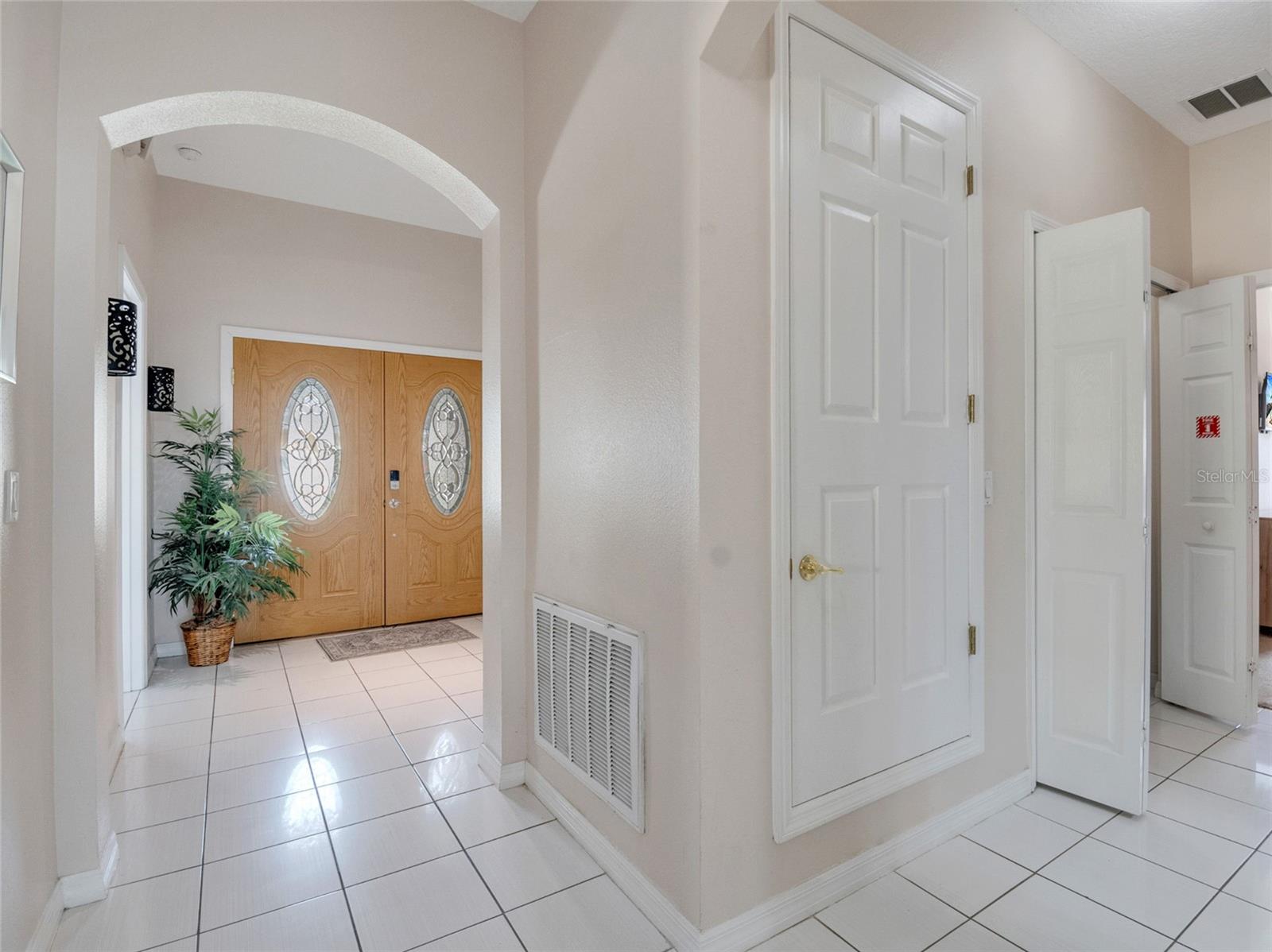 Image 16 of 49 For 427 Kildrummy Drive