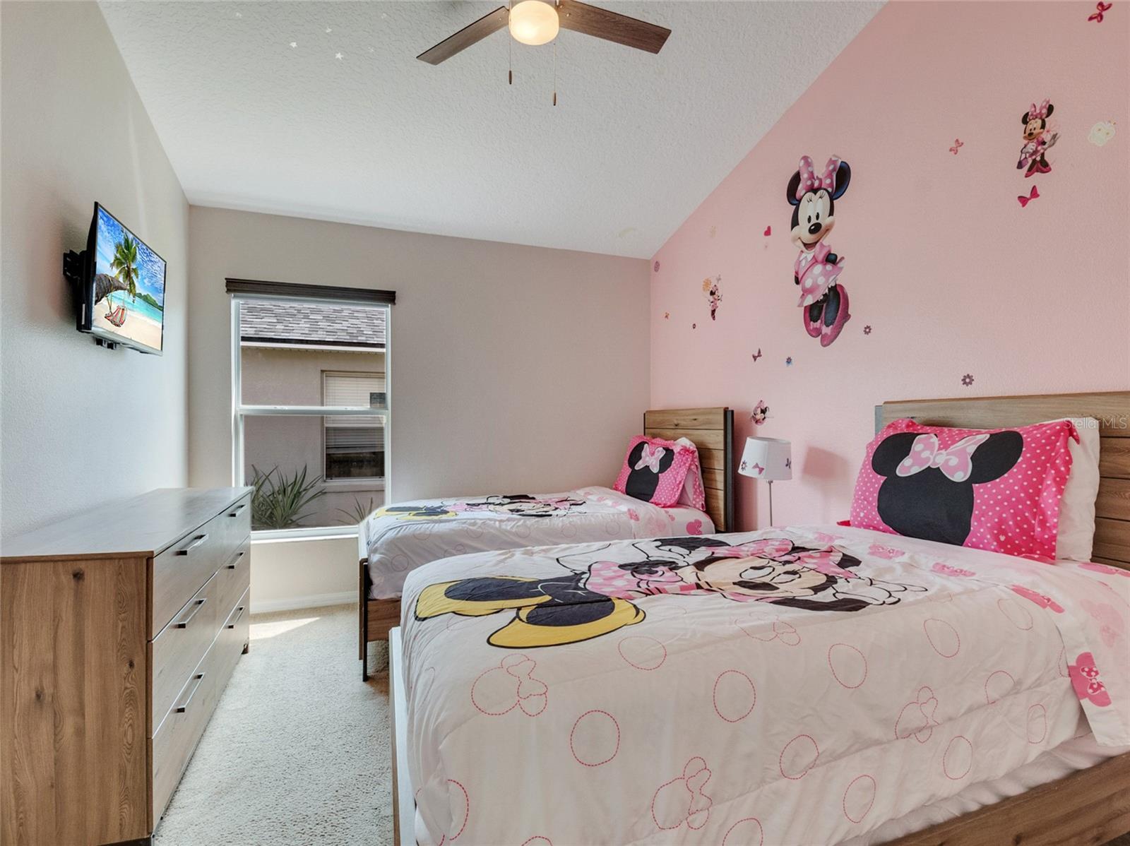 Image 20 of 49 For 427 Kildrummy Drive