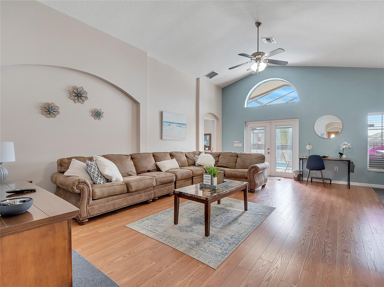 Image 22 of 49 For 427 Kildrummy Drive