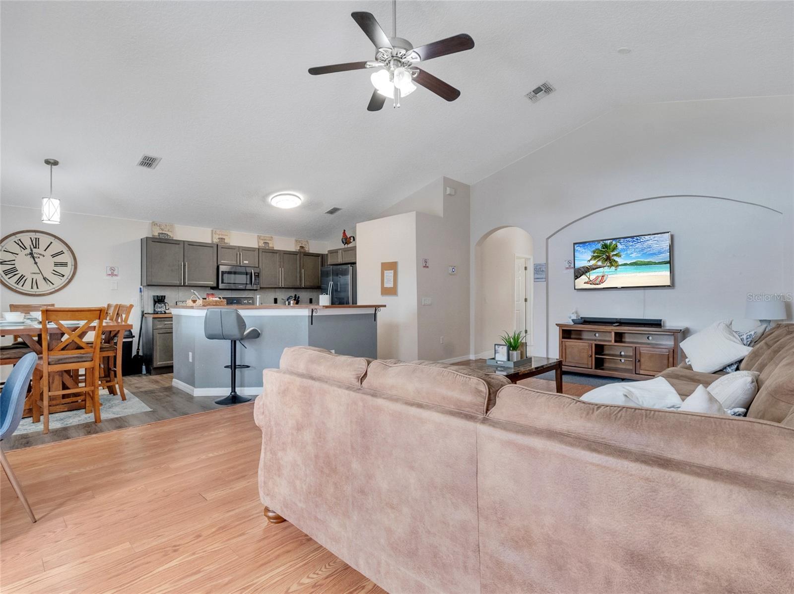 Image 23 of 49 For 427 Kildrummy Drive