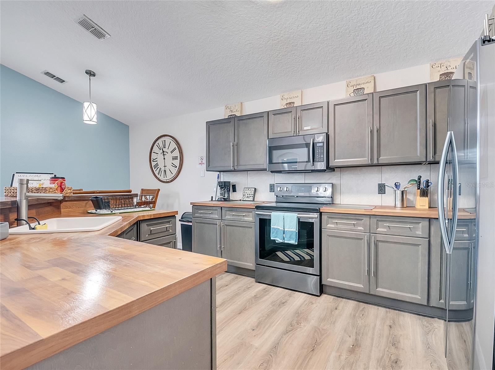 Image 27 of 49 For 427 Kildrummy Drive