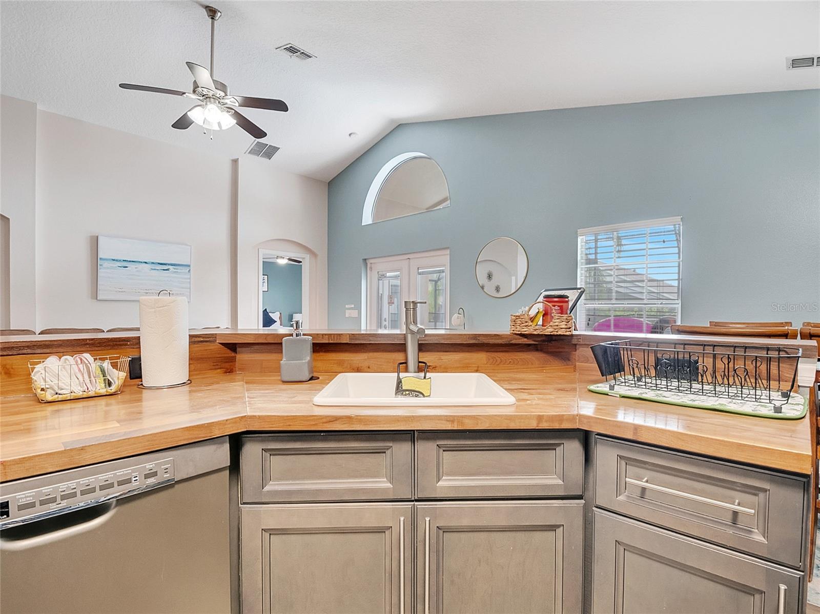 Image 28 of 49 For 427 Kildrummy Drive