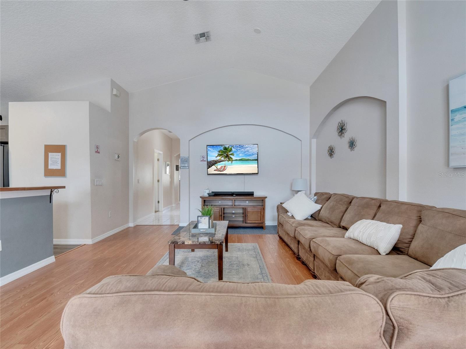 Image 31 of 49 For 427 Kildrummy Drive