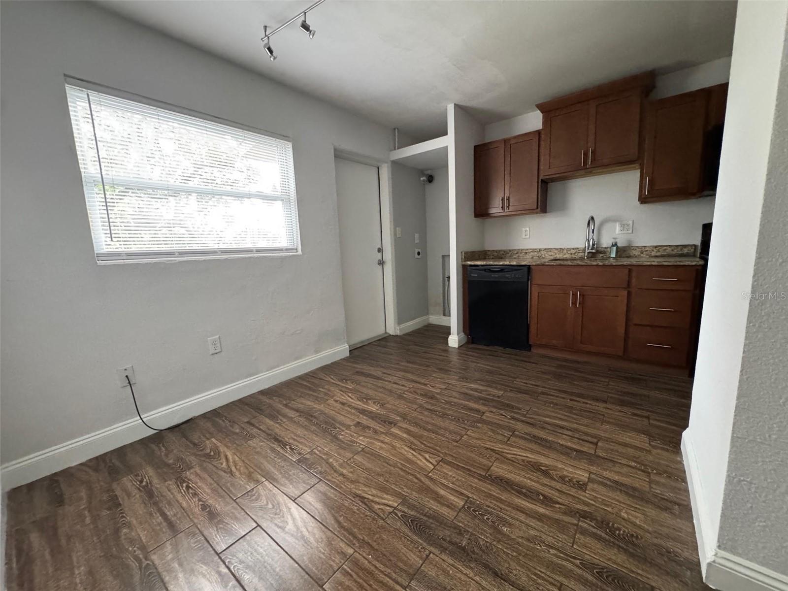 Image 2 of 9 For 505 Varsity Street