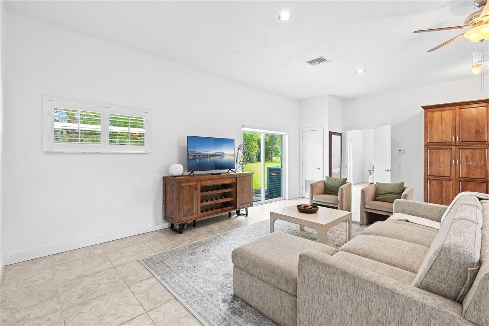 Image 46 of 70 For 16692 Lake Pickett Road