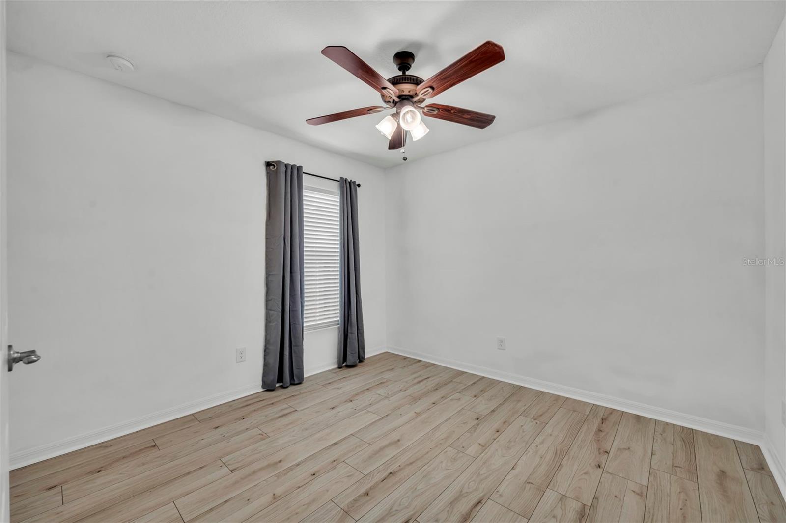Image 20 of 26 For 1405 Springleaf Drive