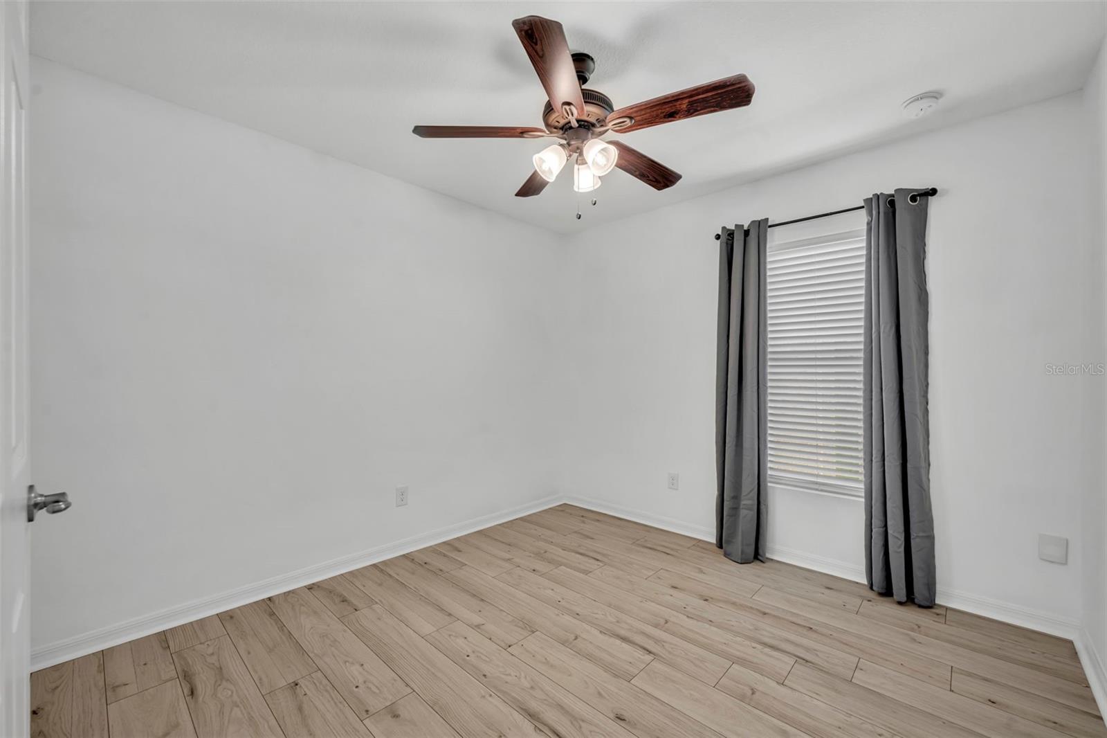 Image 21 of 26 For 1405 Springleaf Drive