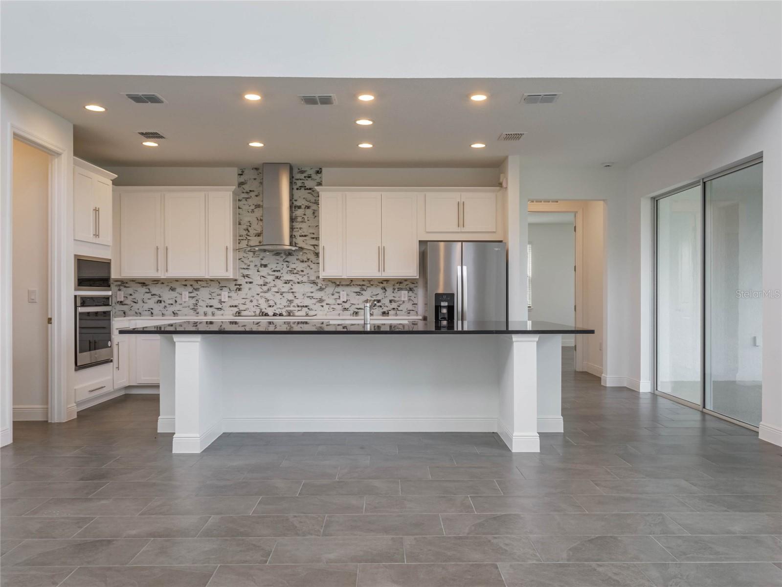 Image 12 of 58 For 18722 Planetree Street